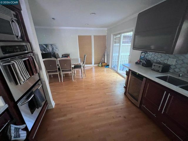 7672 Surrey Ln, Oakland, CA 94605