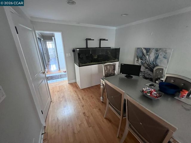 7672 Surrey Ln, Oakland, CA 94605