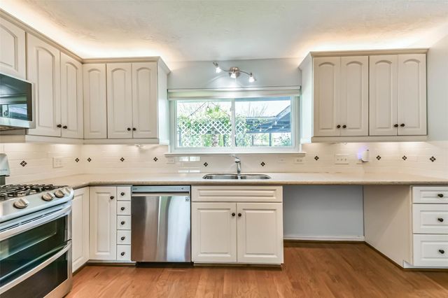 1425 Harbor View Drive, Galveston, TX 77550