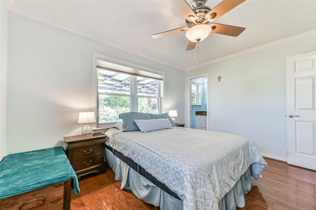 1425 Harbor View Drive, Galveston, TX 77550