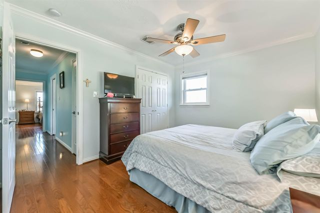 1425 Harbor View Drive, Galveston, TX 77550