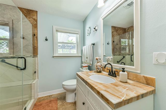 1425 Harbor View Drive, Galveston, TX 77550