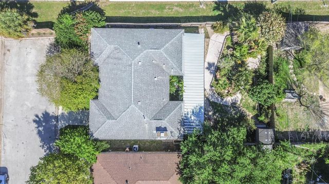 1425 Harbor View Drive, Galveston, TX 77550