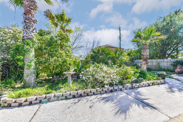 1425 Harbor View Drive, Galveston, TX 77550