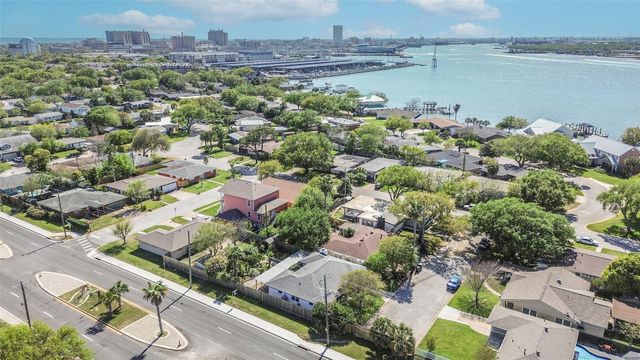 1425 Harbor View Drive, Galveston, TX 77550