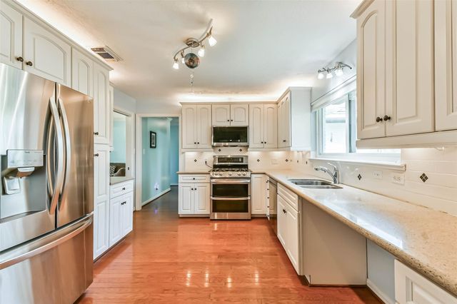 1425 Harbor View Drive, Galveston, TX 77550