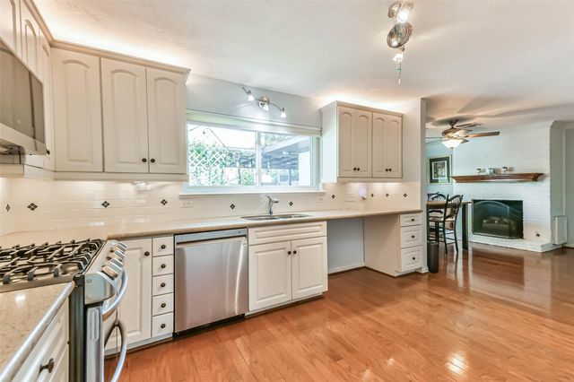 1425 Harbor View Drive, Galveston, TX 77550