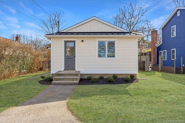 27 Vine Road, Rocky Point, NY 11778