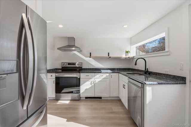 27 Vine Road, Rocky Point, NY 11778