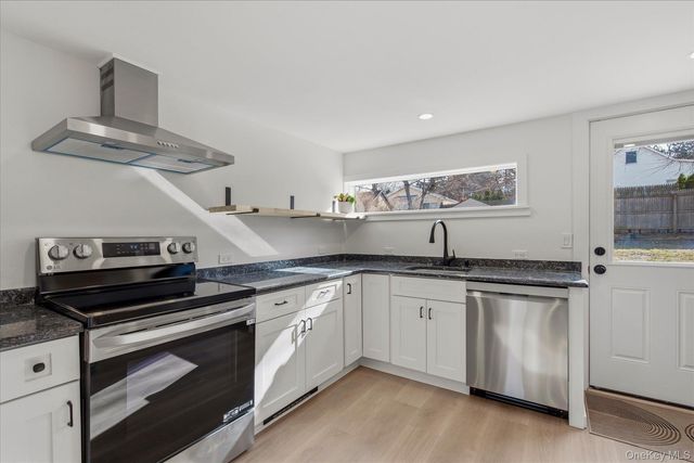 27 Vine Road, Rocky Point, NY 11778