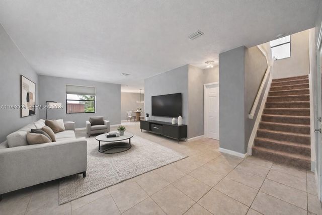 627 SE 34th Ave, Homestead, FL 33033