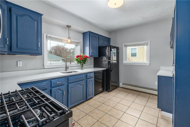 41 Berwick Lane, Cranston, RI 02905