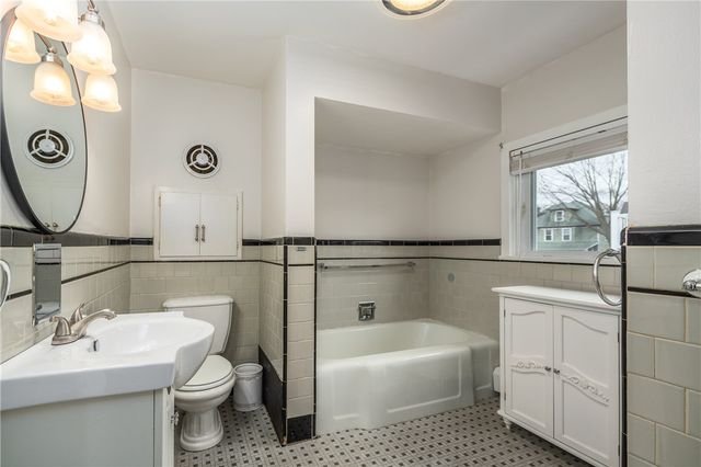 41 Berwick Lane, Cranston, RI 02905