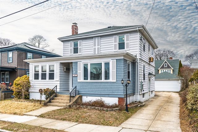 41 Berwick Lane, Cranston, RI 02905