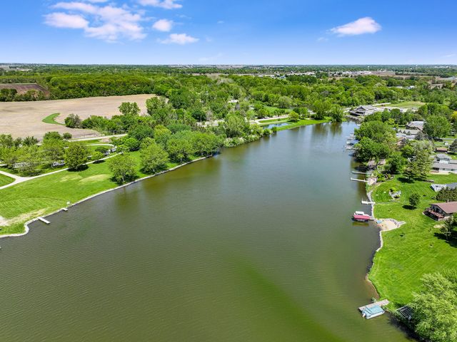 1238 Lakewood Drive, Somonauk, IL 60552