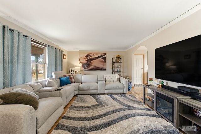 1238 Lakewood Drive, Somonauk, IL 60552