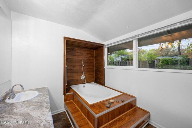 3144 E Lincolnshire Boulevard, Toledo, OH 43606