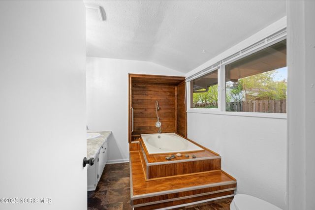 3144 E Lincolnshire Boulevard, Toledo, OH 43606