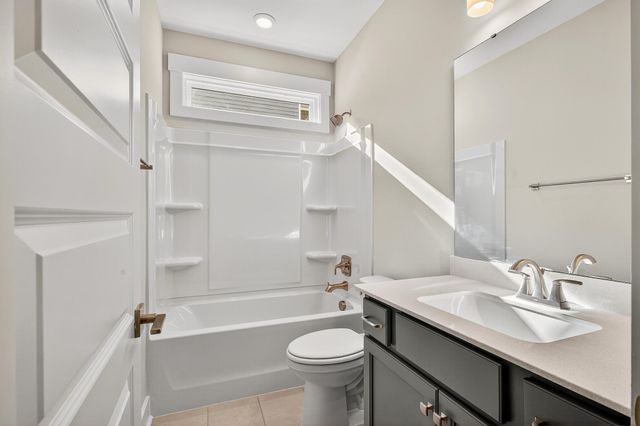 226 Creek Pointe Dr Drive, Moncks Corner, SC 29461