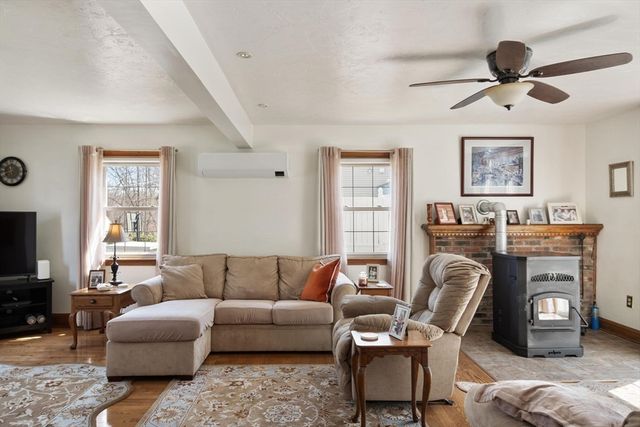 111 Seneca St, Fitchburg, MA 01420