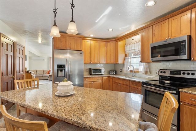 111 Seneca St, Fitchburg, MA 01420