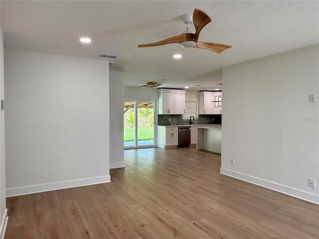 2401 16TH AVENUE N, St Petersburg, FL 33713