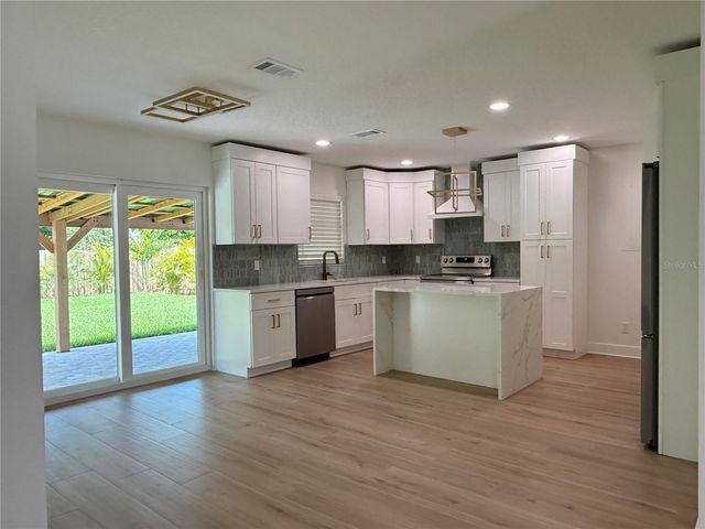 2401 16TH AVENUE N, St Petersburg, FL 33713