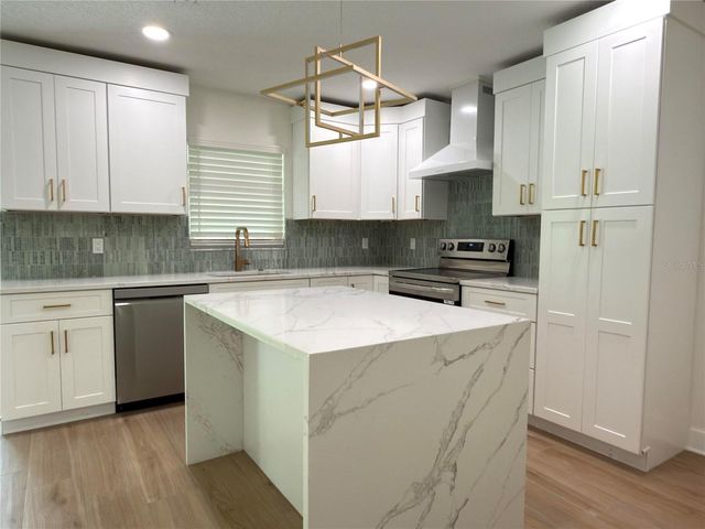 2401 16TH AVENUE N, St Petersburg, FL 33713