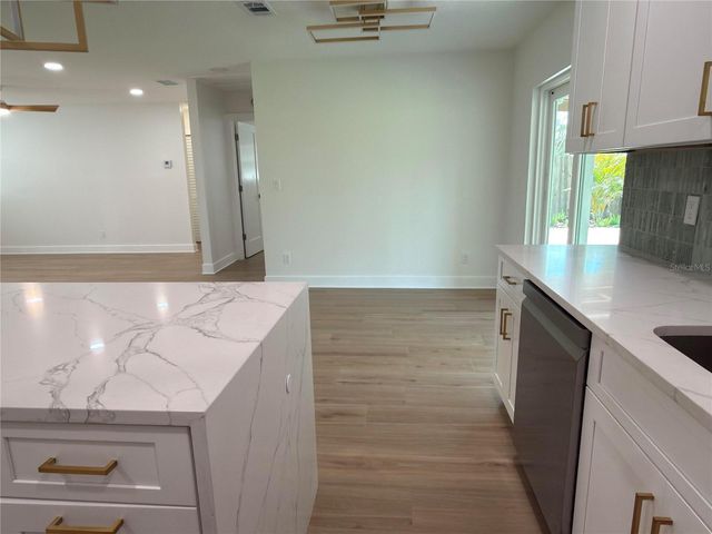 2401 16TH AVENUE N, St Petersburg, FL 33713