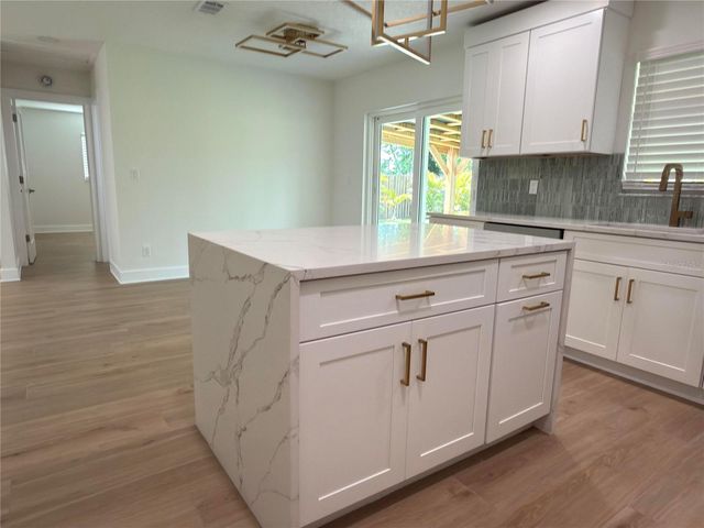 2401 16TH AVENUE N, St Petersburg, FL 33713