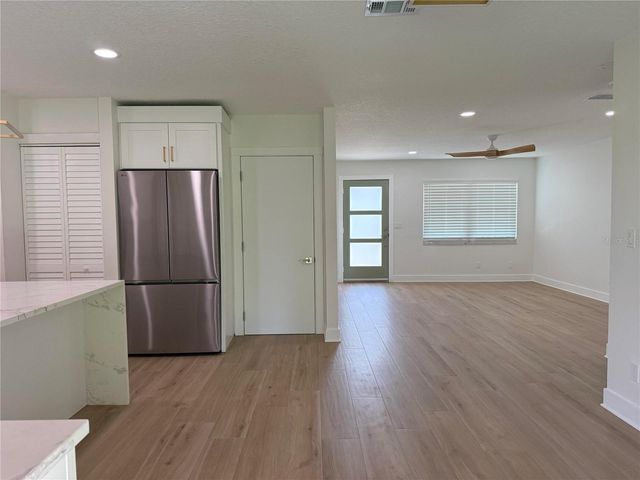 2401 16TH AVENUE N, St Petersburg, FL 33713