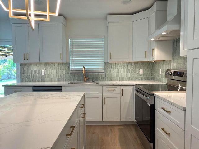2401 16TH AVENUE N, St Petersburg, FL 33713