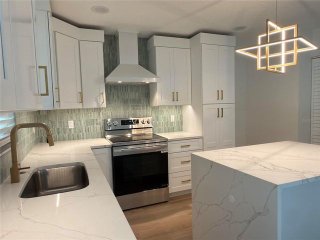 2401 16TH AVENUE N, St Petersburg, FL 33713