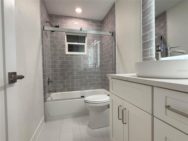 2401 16TH AVENUE N, St Petersburg, FL 33713