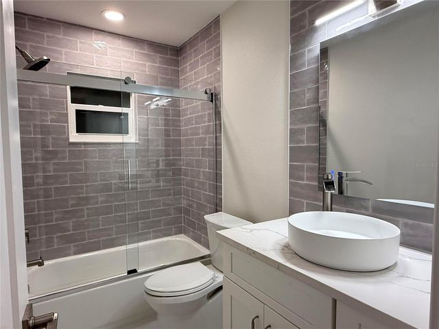 2401 16TH AVENUE N, St Petersburg, FL 33713