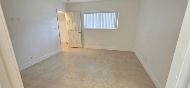 560 NE 19th Avenue, Deerfield Beach, FL 33441