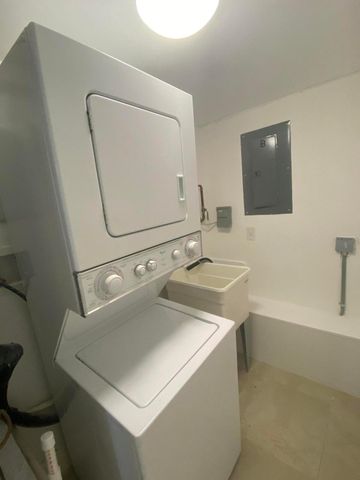 560 NE 19th Avenue, Deerfield Beach, FL 33441