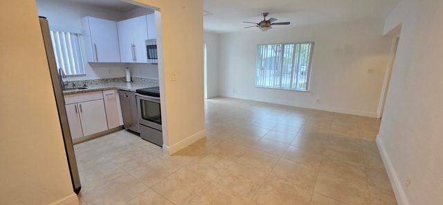 560 NE 19th Avenue, Deerfield Beach, FL 33441