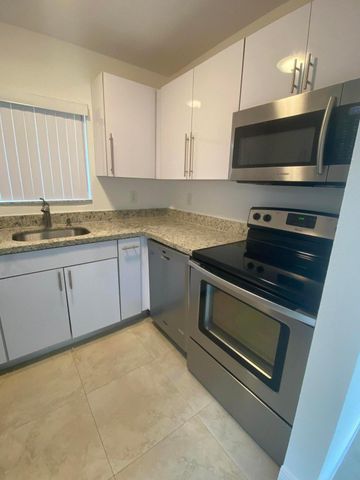 560 NE 19th Avenue, Deerfield Beach, FL 33441