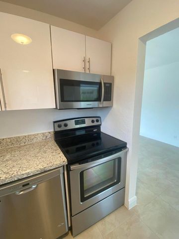 560 NE 19th Avenue, Deerfield Beach, FL 33441