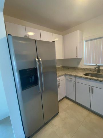 560 NE 19th Avenue, Deerfield Beach, FL 33441