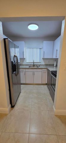 560 NE 19th Avenue, Deerfield Beach, FL 33441