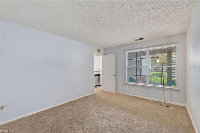 5092 Heathglen CIR, Virginia Beach, VA 23456