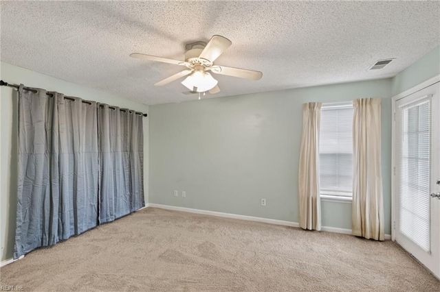 5092 Heathglen CIR, Virginia Beach, VA 23456