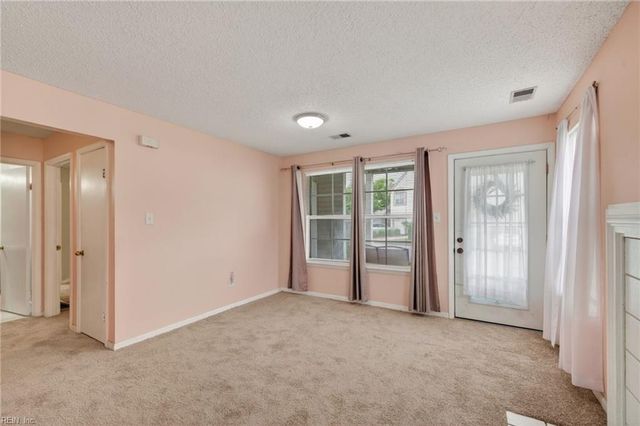 5092 Heathglen CIR, Virginia Beach, VA 23456