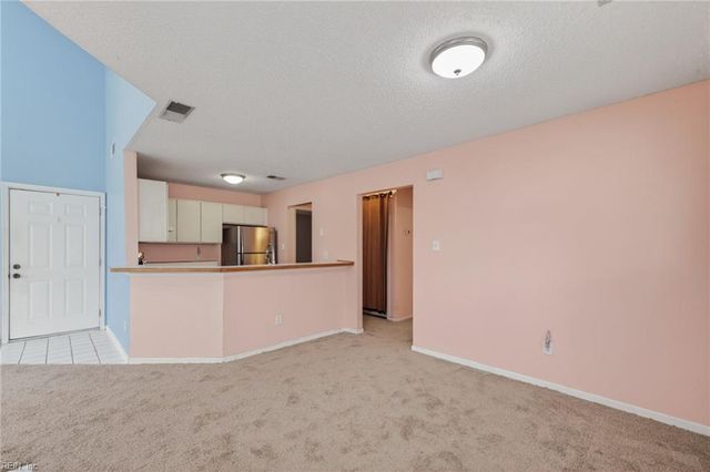 5092 Heathglen CIR, Virginia Beach, VA 23456