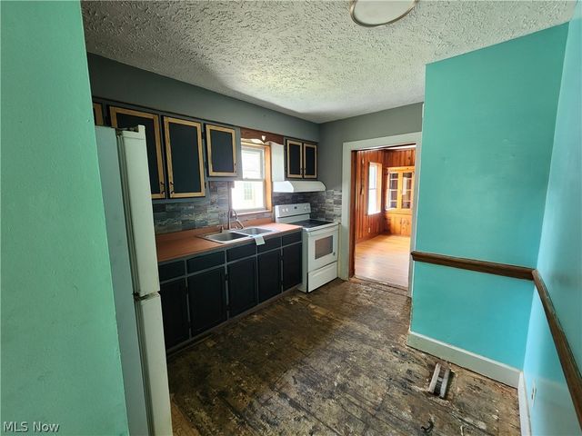 3448 Seifert Lewis Road, Hubbard, OH 44425