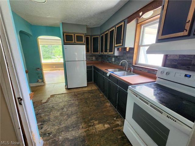 3448 Seifert Lewis Road, Hubbard, OH 44425