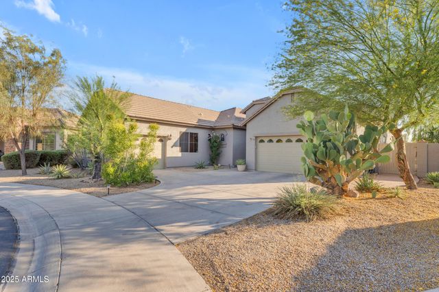 18199 W BUCKHORN Drive, Goodyear, AZ 85338