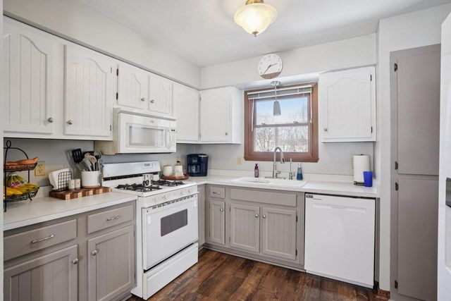 7254 S 38th STREET, Franklin, WI 53132